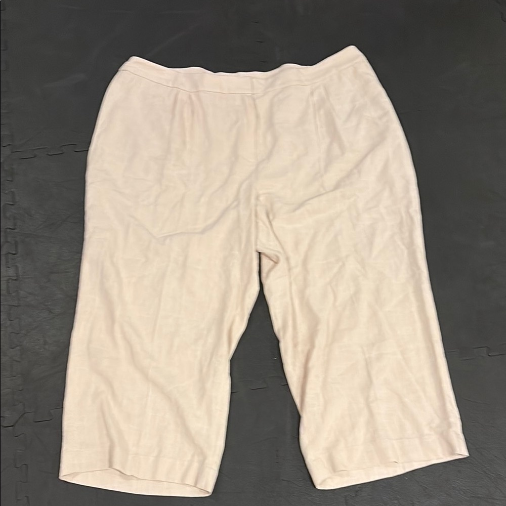 Chic Cream Cropped Pants